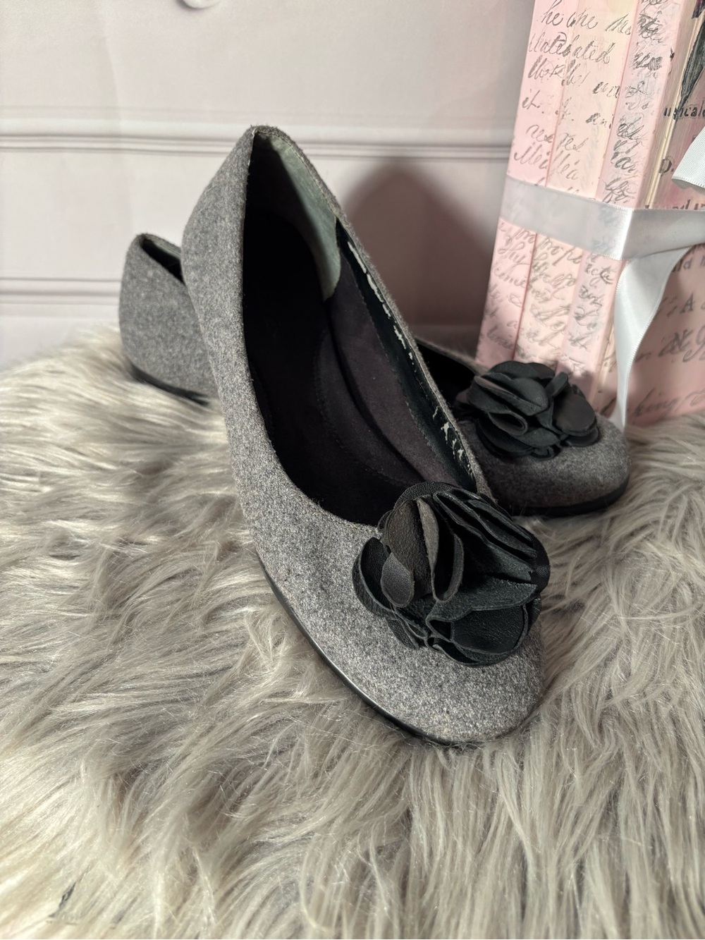 Aerosoles Grey/Black Felt Floral Ballet Flats for Women Size 9.5